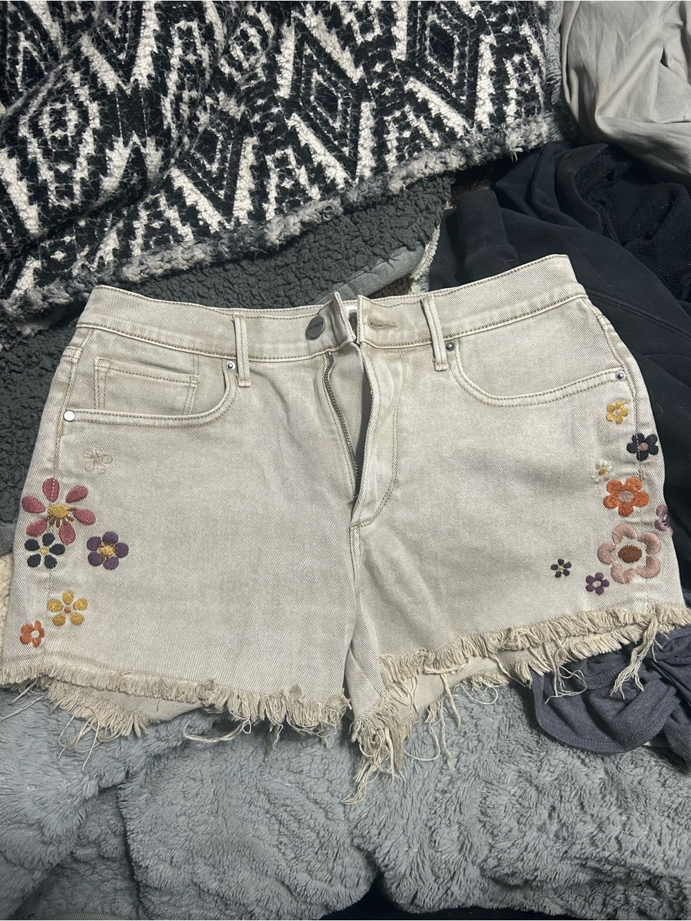 Driftwood flower shorts size 26